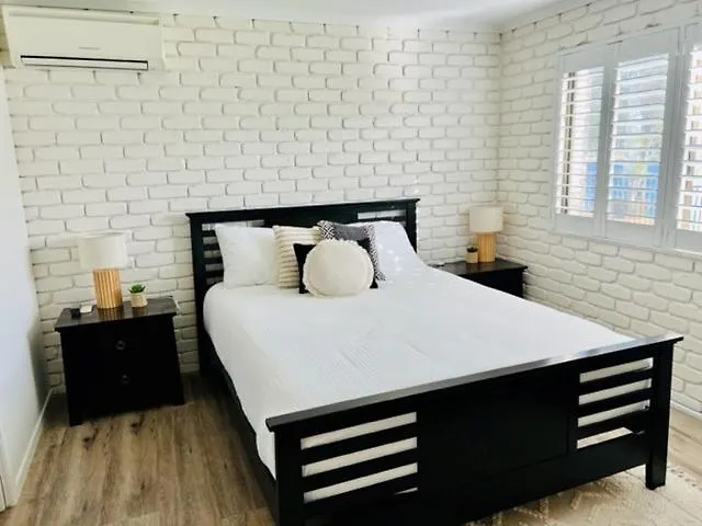 Mooloolaba Waterfront Unit - Sleeps 8 Apartment