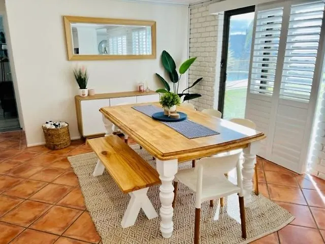 Mooloolaba Waterfront Unit - Sleeps 8 Apartment 0*,